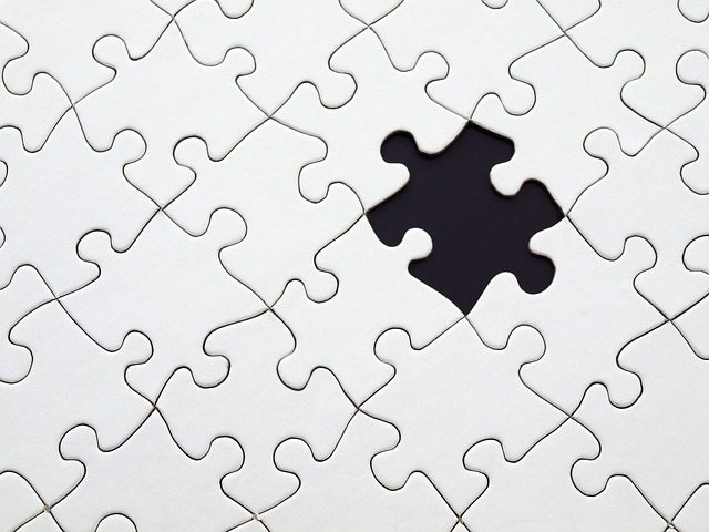 missing teeth represented by puzzle
